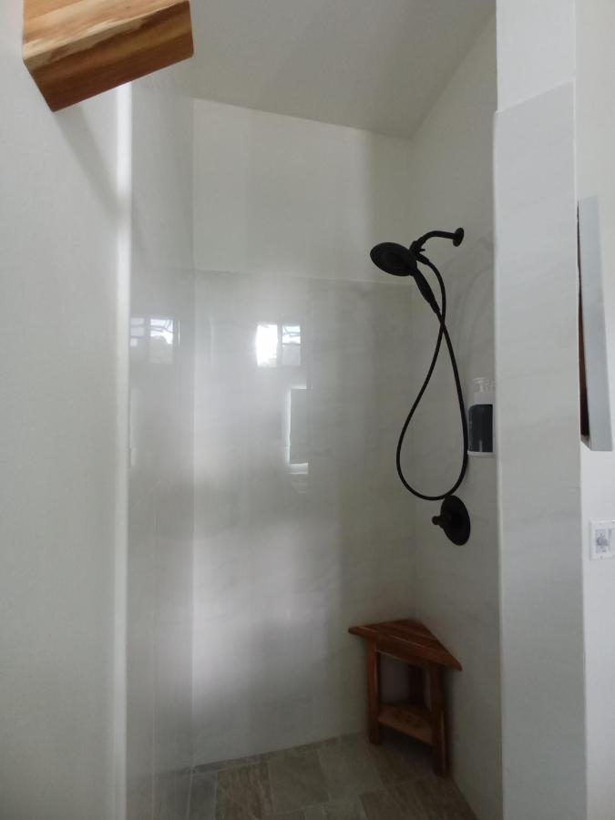 The Sea Glass Inn Placencia Extérieur photo