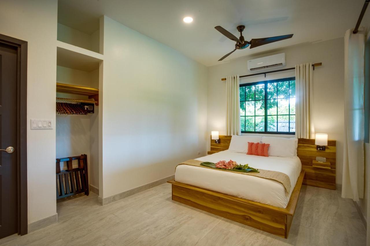 The Sea Glass Inn Placencia Extérieur photo