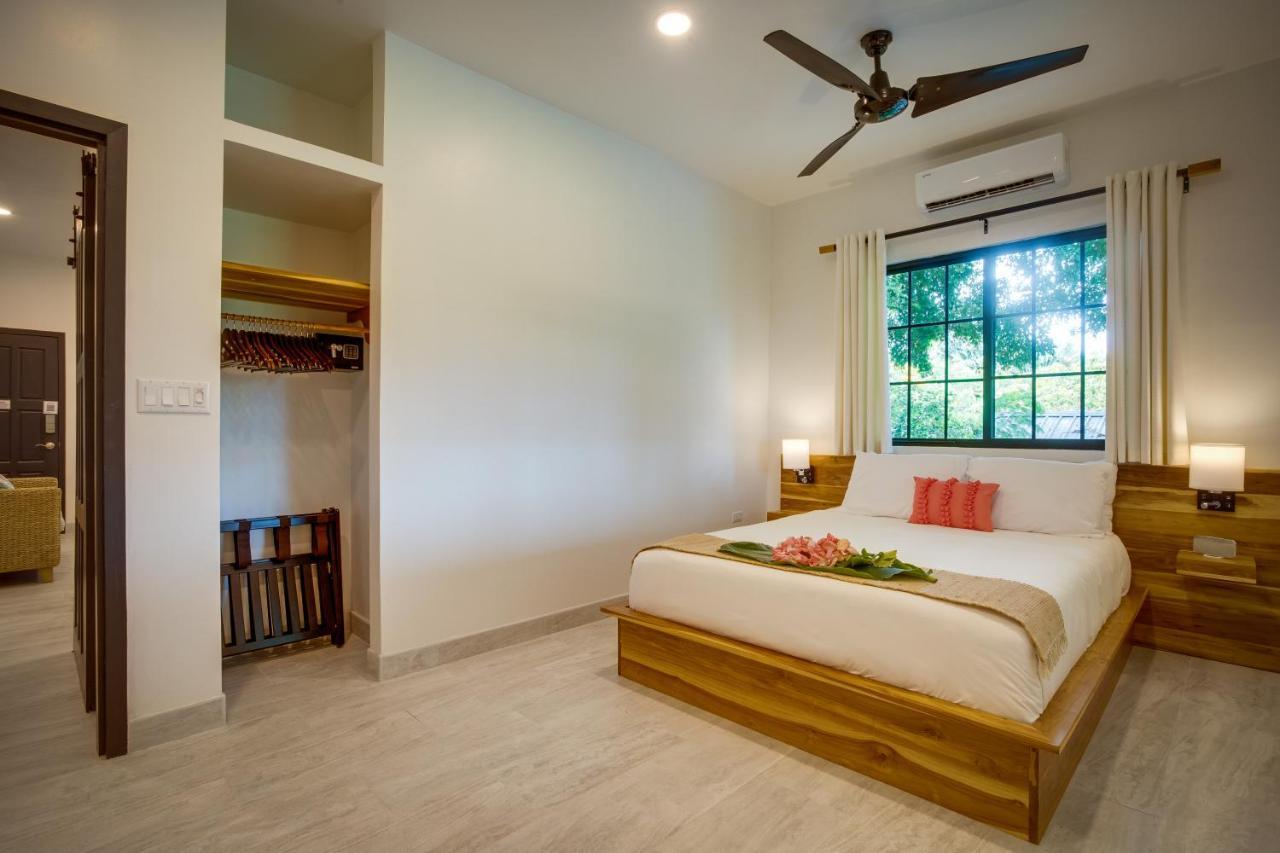 The Sea Glass Inn Placencia Extérieur photo