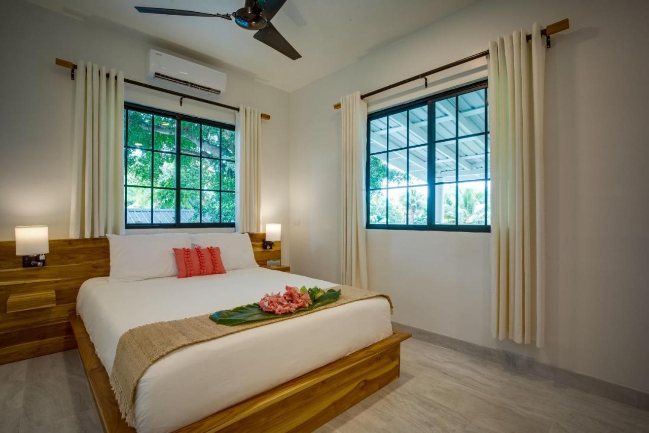 The Sea Glass Inn Placencia Extérieur photo